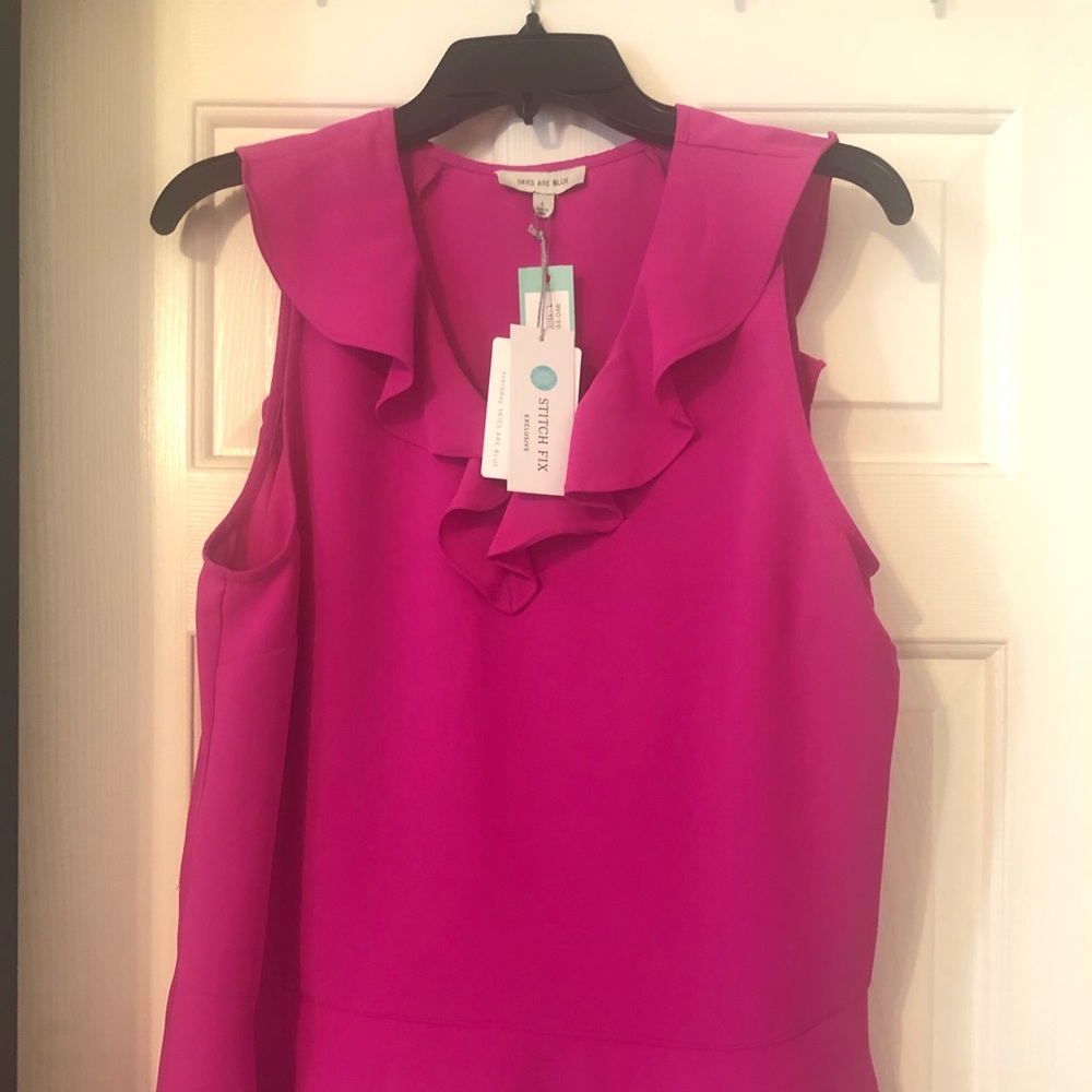 Skies are Blue Zacary Ruffle trim top. NWT. Lrg.